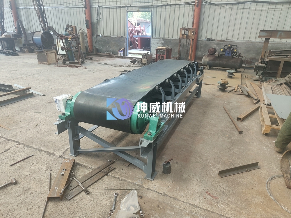  3米長小型皮帶輸送機(jī)完成